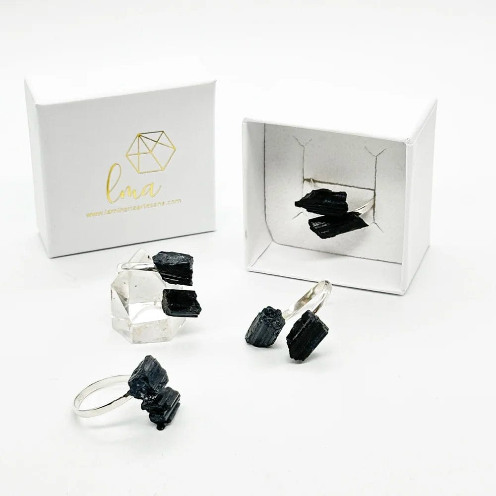 Anillo de plata con Turmalina negra