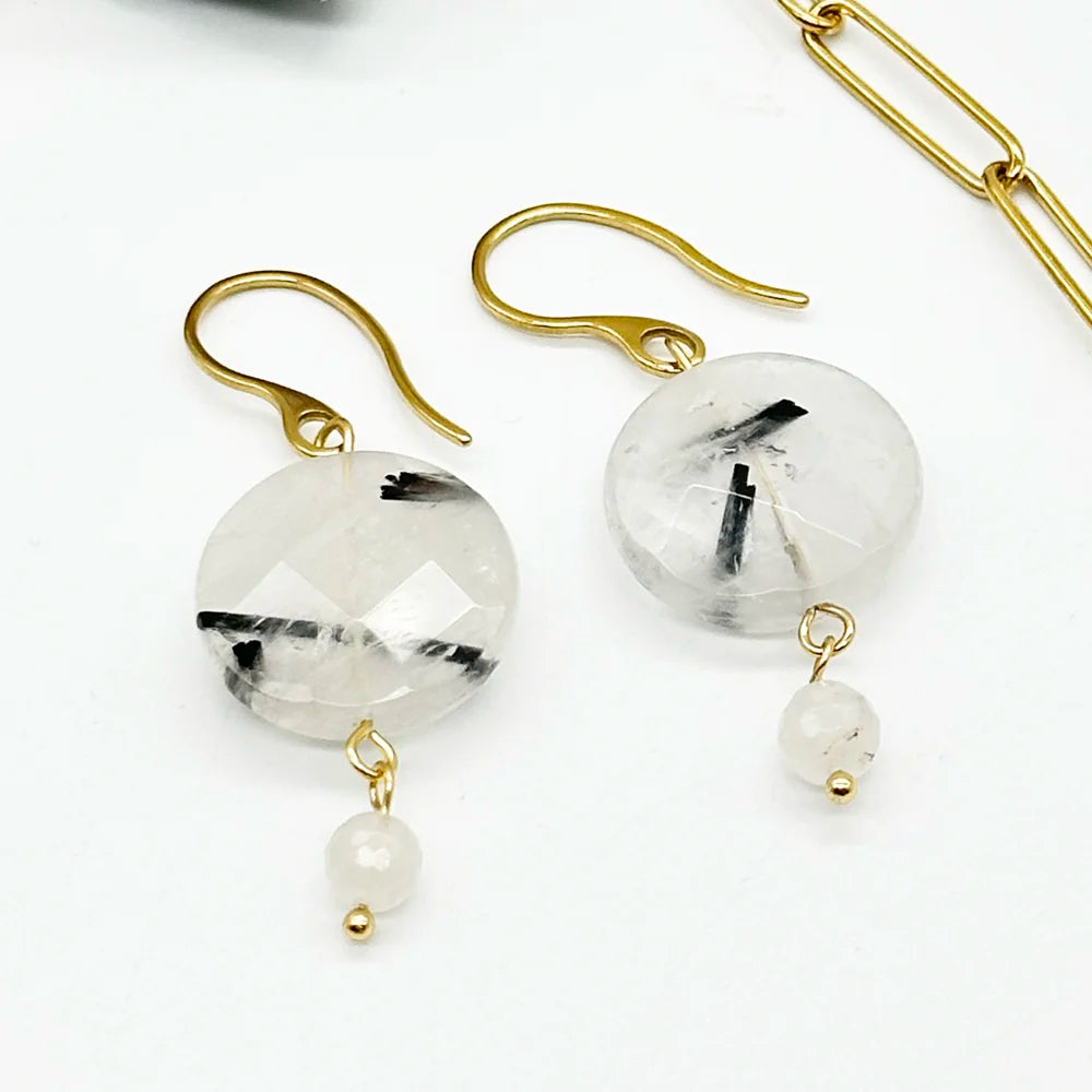 Pendientes dorados con Cuarzo blanco y Turmalina negra