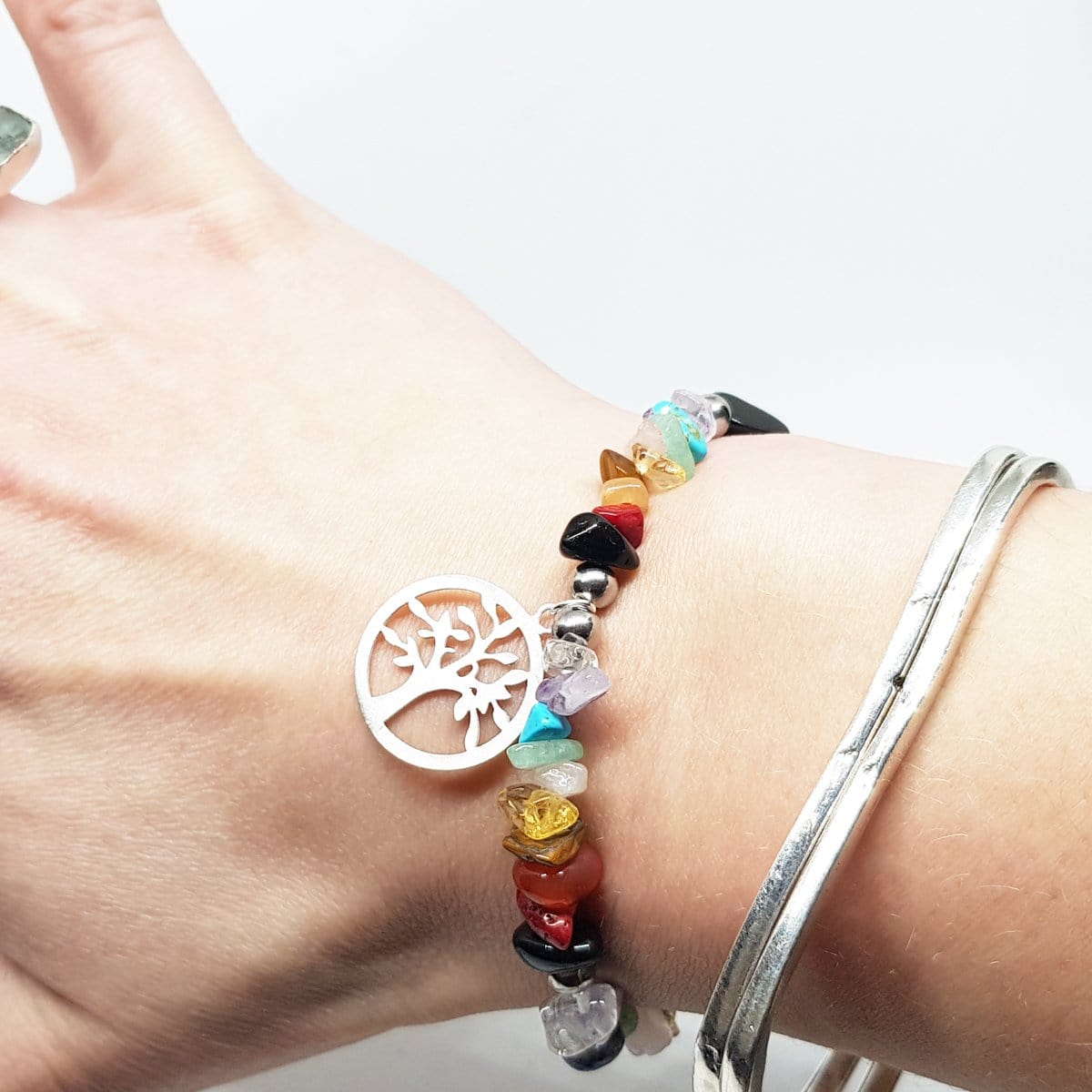 la pulsera d elos chacras, los chacras, the chakras, pulsera con minerales, minerales naturales, joyas artesanas, joyeria artesana, lamineria artesana, minerales y sus propiedades, piedras mágicas, gemoterapia, cristaloterapia
