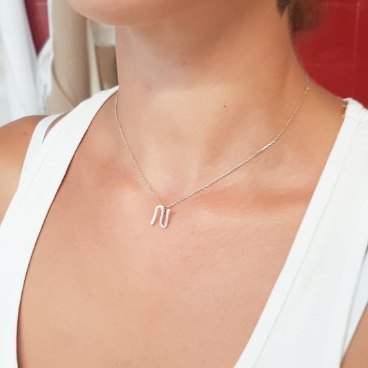 inciales, letras, colgantes letras, colgante inicial, collar personalizado, letras de plata, plata artesana, joyas artesanales, joyeria artesana