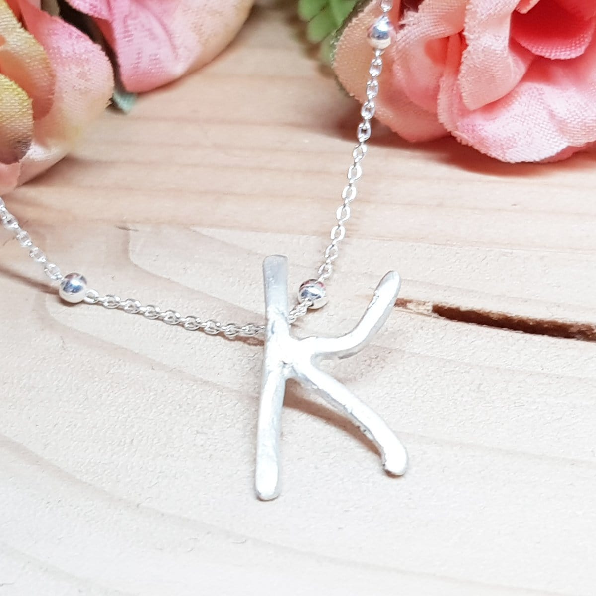inciales, letras, colgantes letras, colgante inicial, collar personalizado, letras de plata, plata artesana, joyas artesanales, joyeria artesana