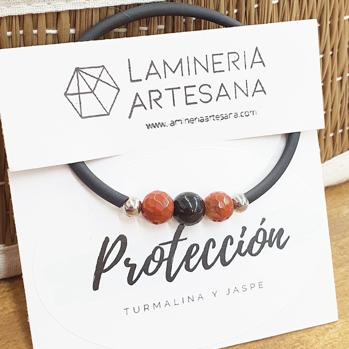 pulsera para la protección, pulsera protección, minerales de protección, turmalina negra, jaspe rojo, pulsera elastica, minerales naturales, las propiedades de los minerales, joyas artesana, regalos originales, cristaloterapia
