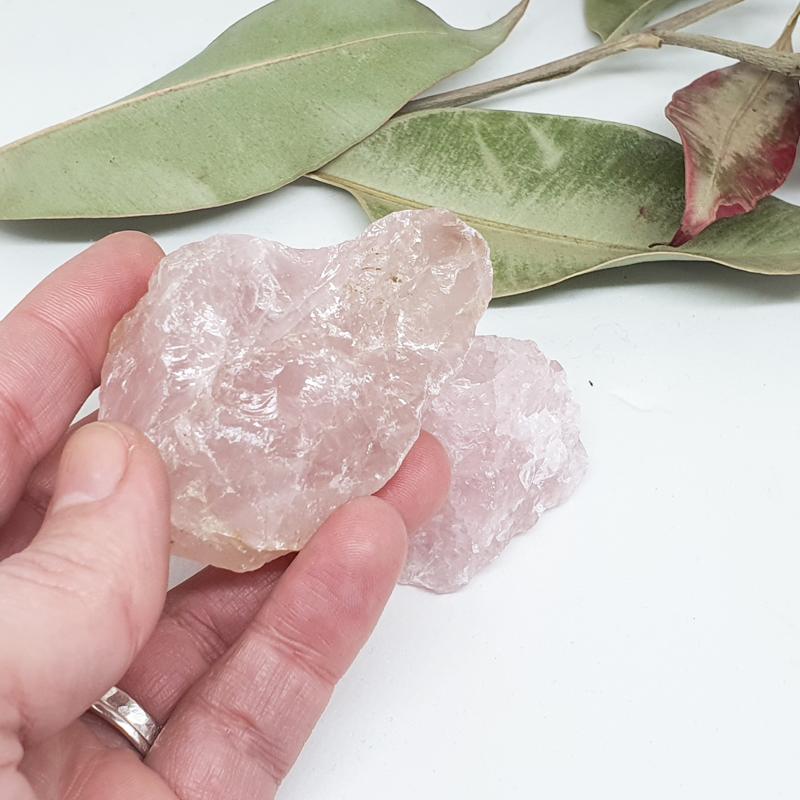 trozo de cuarzo rosa natural, minerales naturales