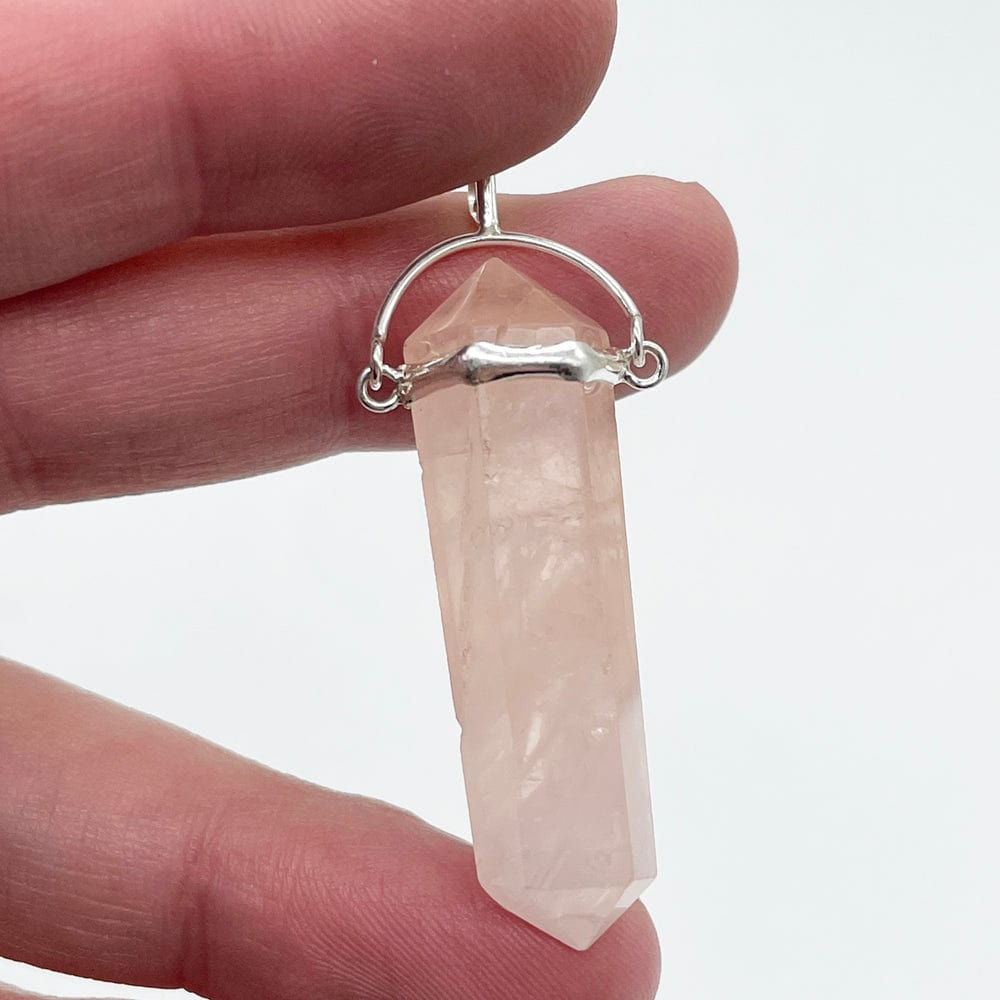 Punta de Cuarzo rosa, Colgante cuarzo rosa, colgantes minerales, la piedra del amor, piedras magicas, lamineria artesana, plata y minerales, propiedades de los minerales