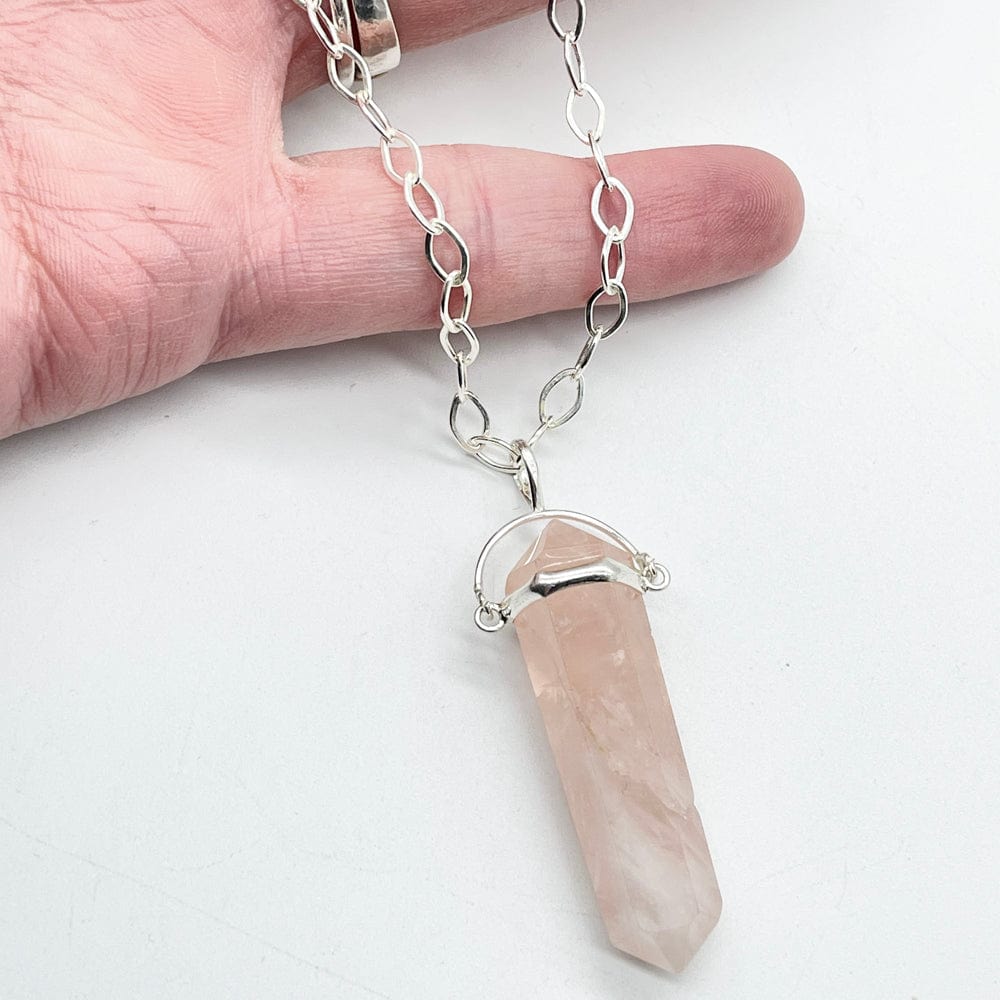 Punta de Cuarzo rosa, Colgante cuarzo rosa, colgantes minerales, la piedra del amor, piedras magicas, lamineria artesana, plata y minerales, propiedades de los minerales