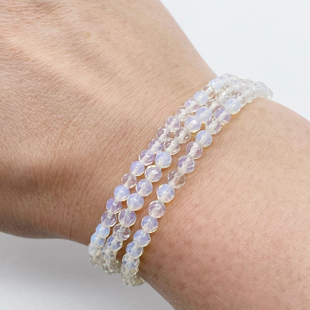 pulsera con minerales, pulsera de opalo, opalo, cuarzo opalino, minerales naturales, joyas artesanas, joyas con piedras preciosas, gemas, lamineria artesana, joyeria artesana