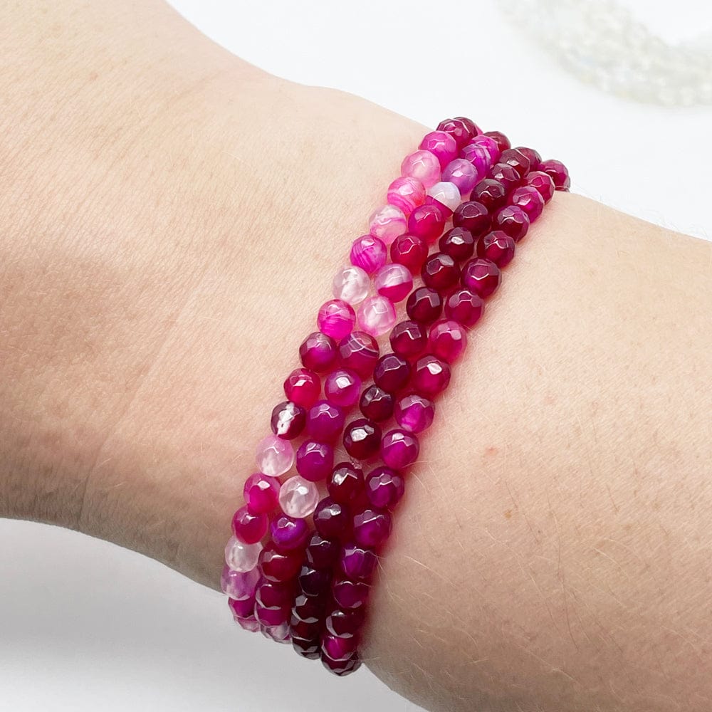 pulsera con minerales, pulsera agata rosa, lamineria artesana, minerales naturales, piedras preciosas, gemas, gemas naturales, joyería artesana, joyas online, propiedades de los minerales, agata rosa