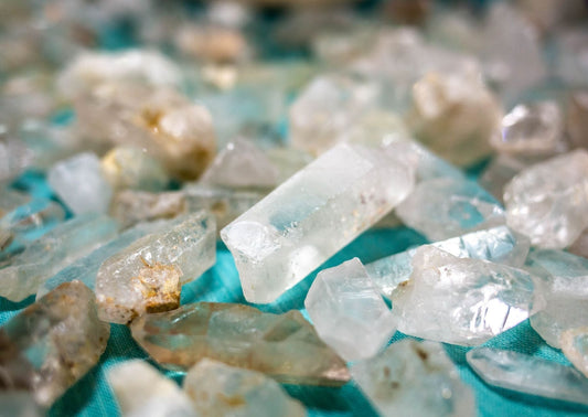 ¿Cómo se forman los minerales en la naturaleza?