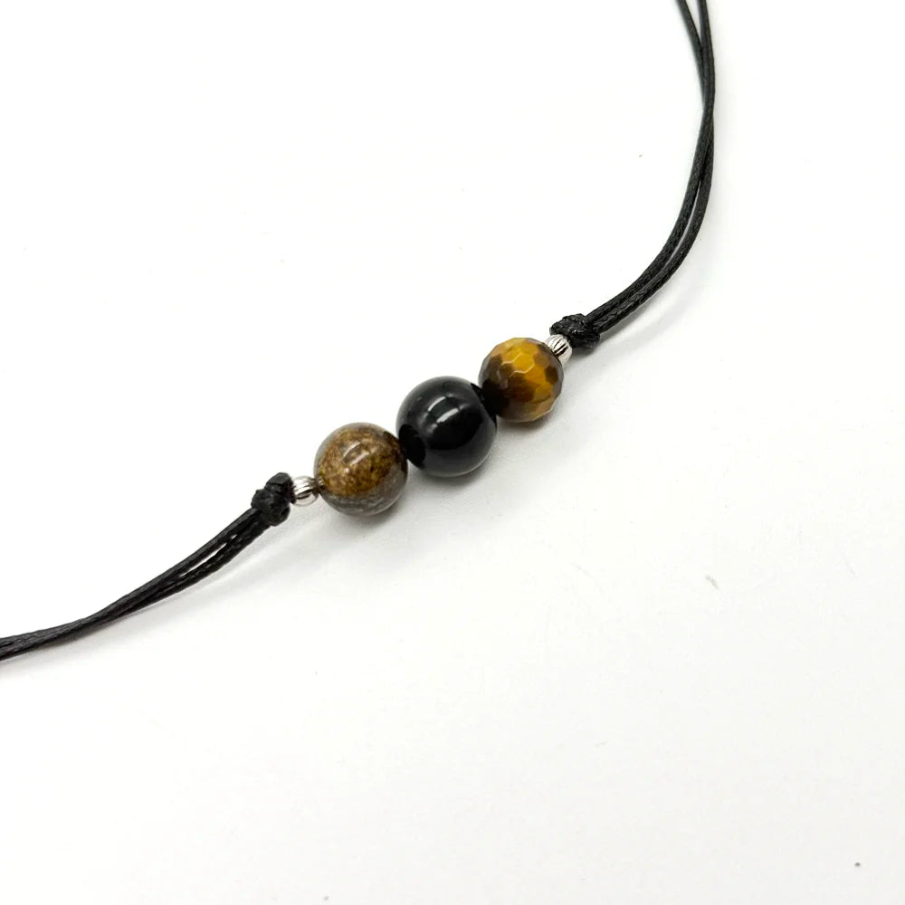 Collar unisex ajustable con nudo corredero y minerales de protección