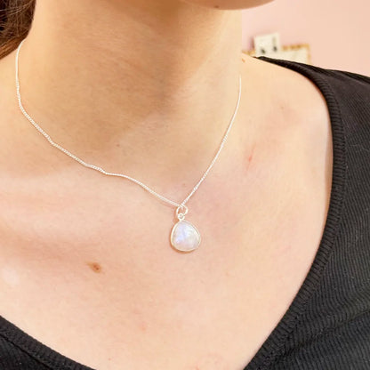 Colgante Piedra Luna tallada