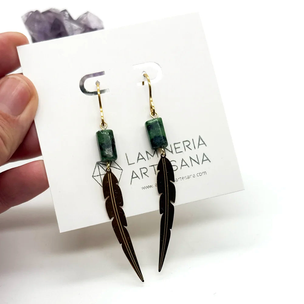 Pendientes XL de Rubí Zoisita con Pluma | Fuerza emocional