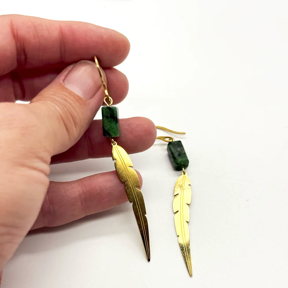 Pendientes XL de Rubí Zoisita con Pluma | Fuerza emocional