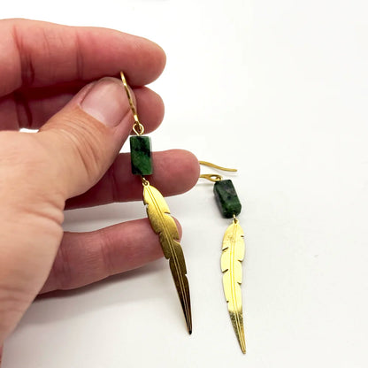 Pendientes XL de Rubí Zoisita con Pluma | Fuerza emocional