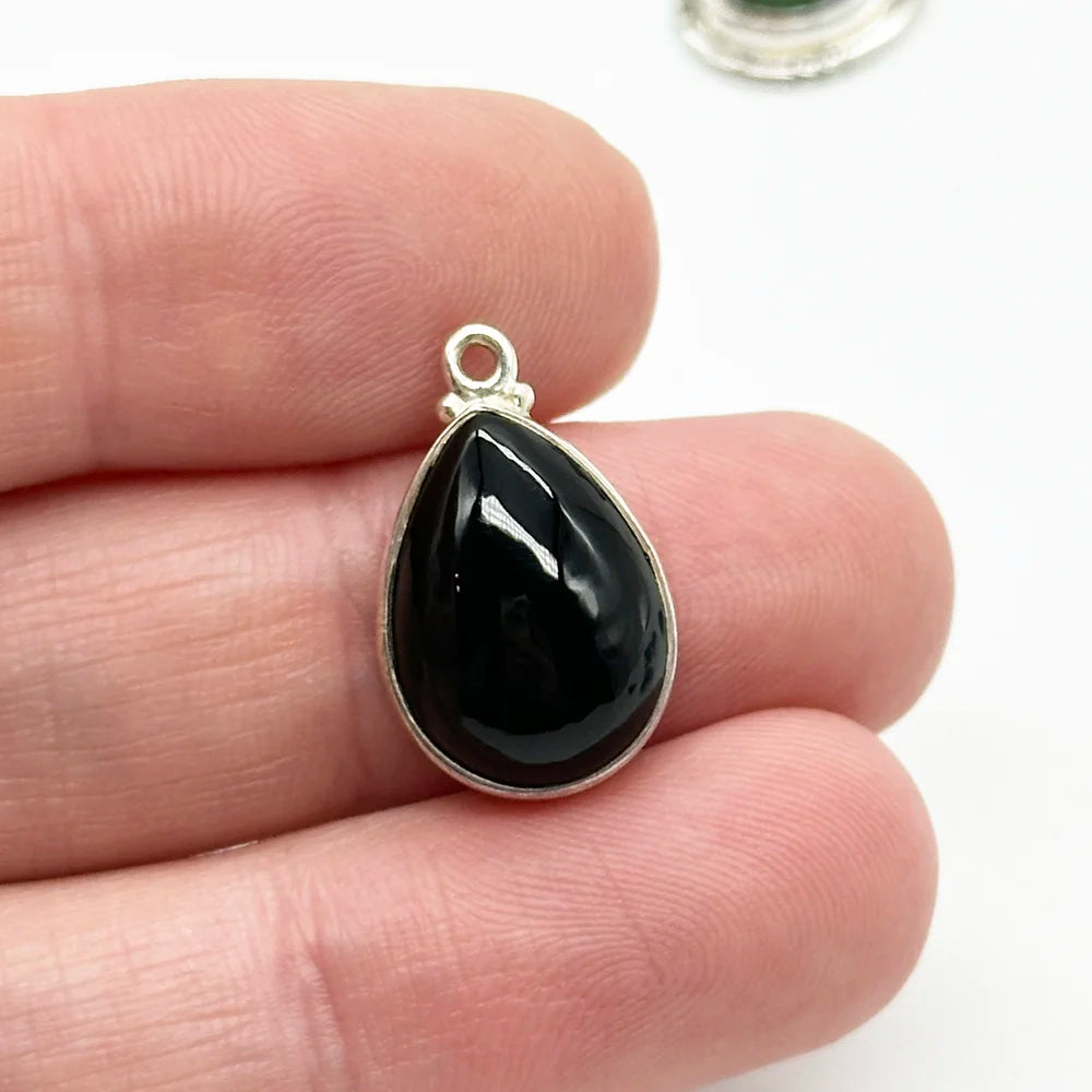 Silver pendant with Onyx