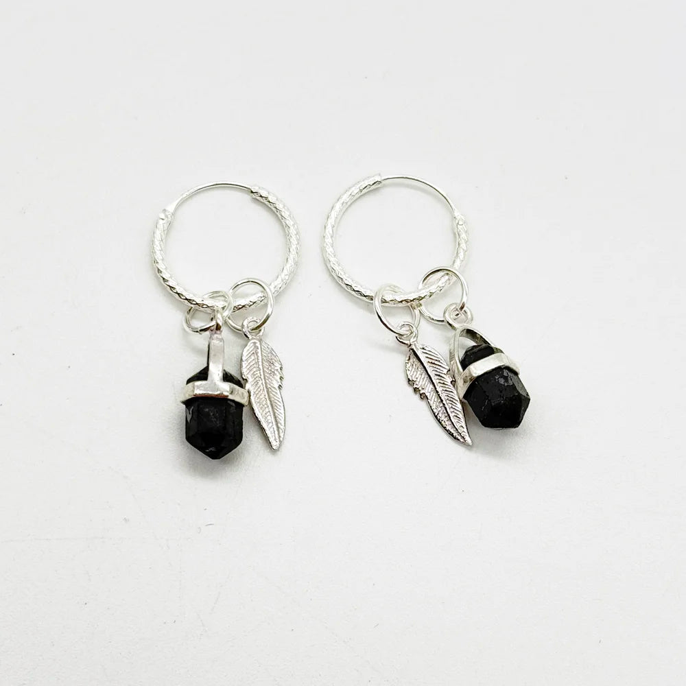 Pendientes aro con Turmalina negra y Pluma