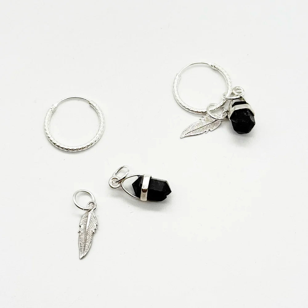 Pendientes aro con Turmalina negra y Pluma