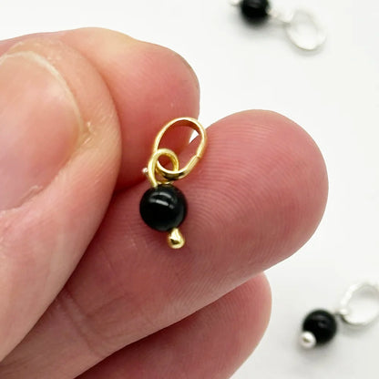 Bolita de turmalina negra natural de 4 mm con anilla para cadena
