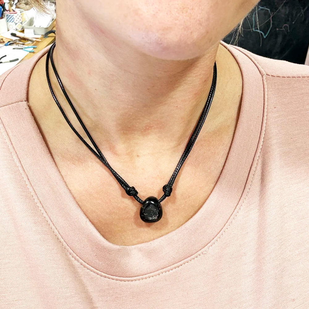 Collar de Turmalina Negra en Cordón · Protección | Unisex