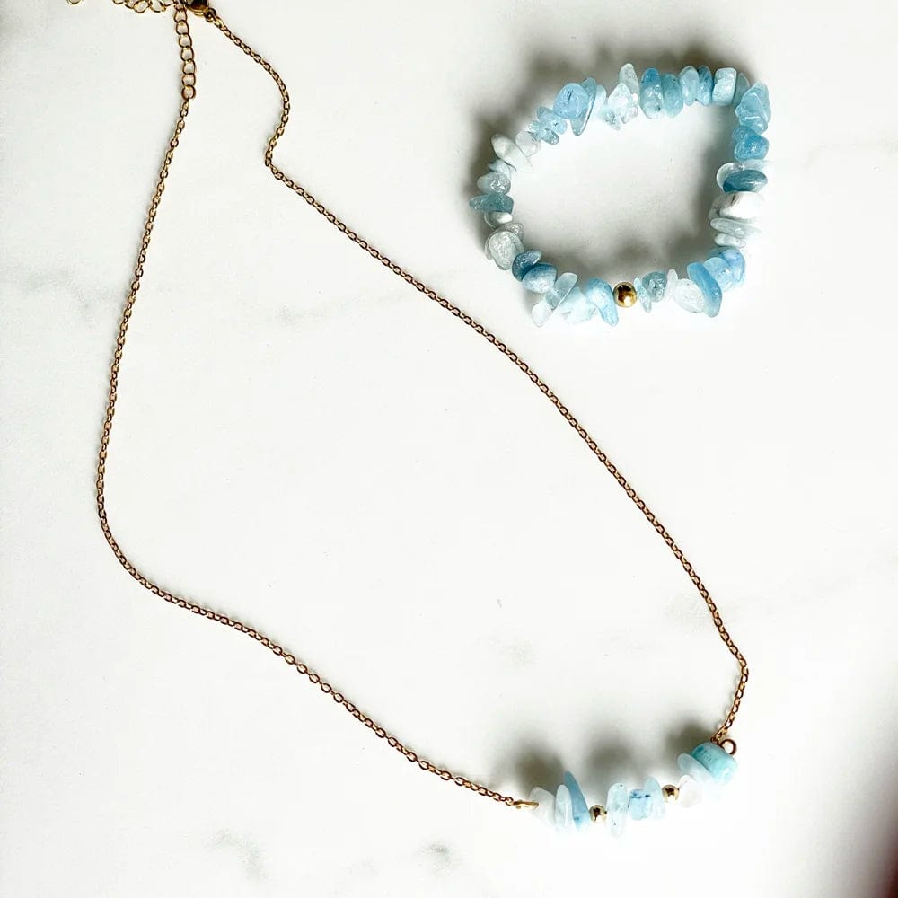Conjunto de Aguamarina natural en chips con cadena de acero inoxidable bañada en oro