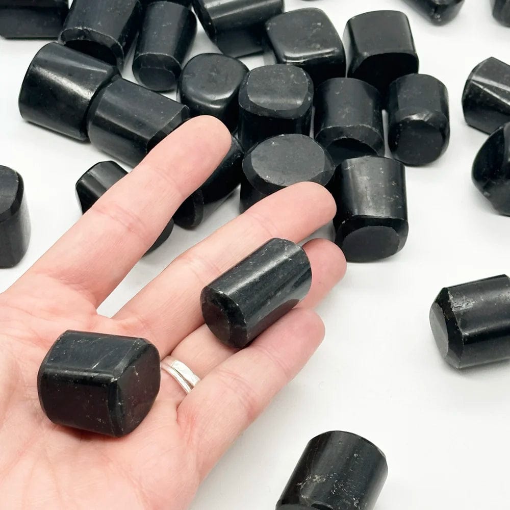 Pack de dos minerales de turmalina negra natural rodada