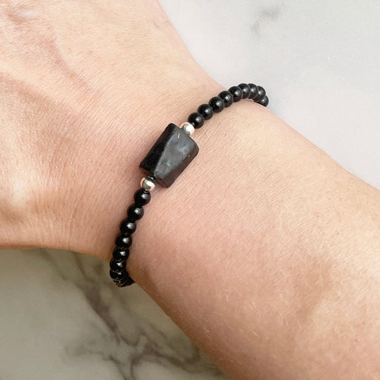 Pulsera elástica de turmalina negra natural con bolitas de 4 mm