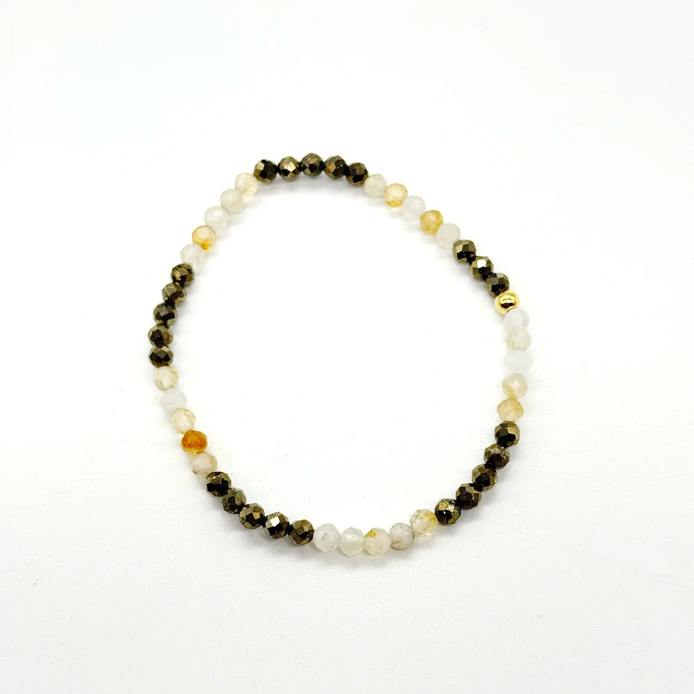Detalle de pulsera elástica de Pirita y Citrino facetado