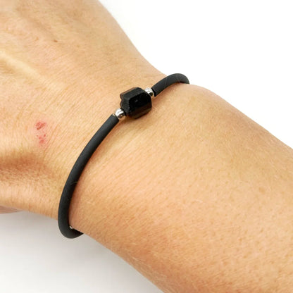 Pulsera negra con turmalina negra natural hecha a mano