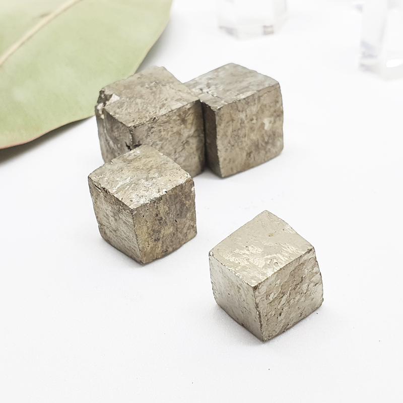 Cubos de Pirita natural de forma irregular y únicas