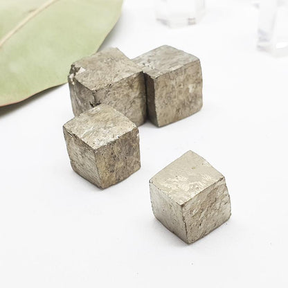 Cubos de Pirita natural de forma irregular y únicas