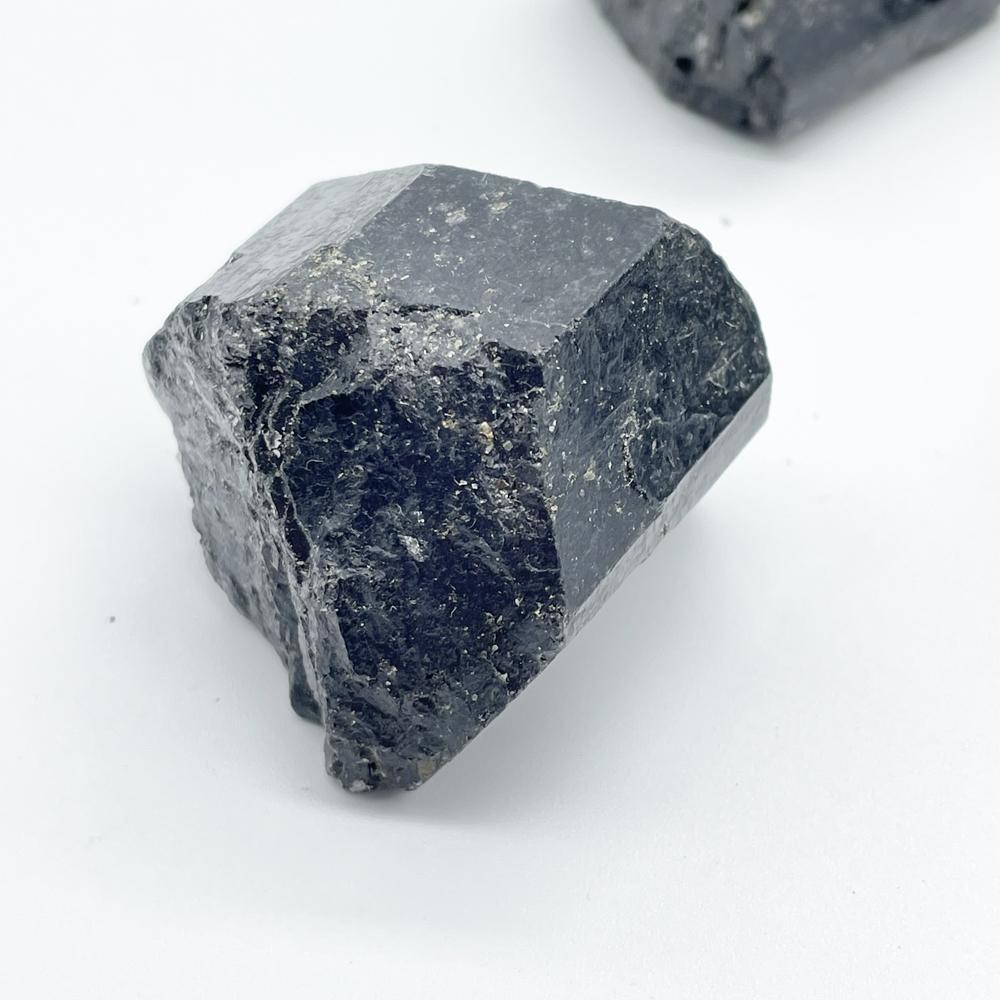 Turmalina negra natural en bruto de 3 a 8 cm