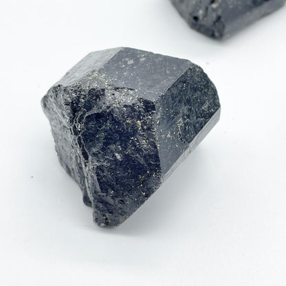 Turmalina negra natural en bruto de 3 a 8 cm