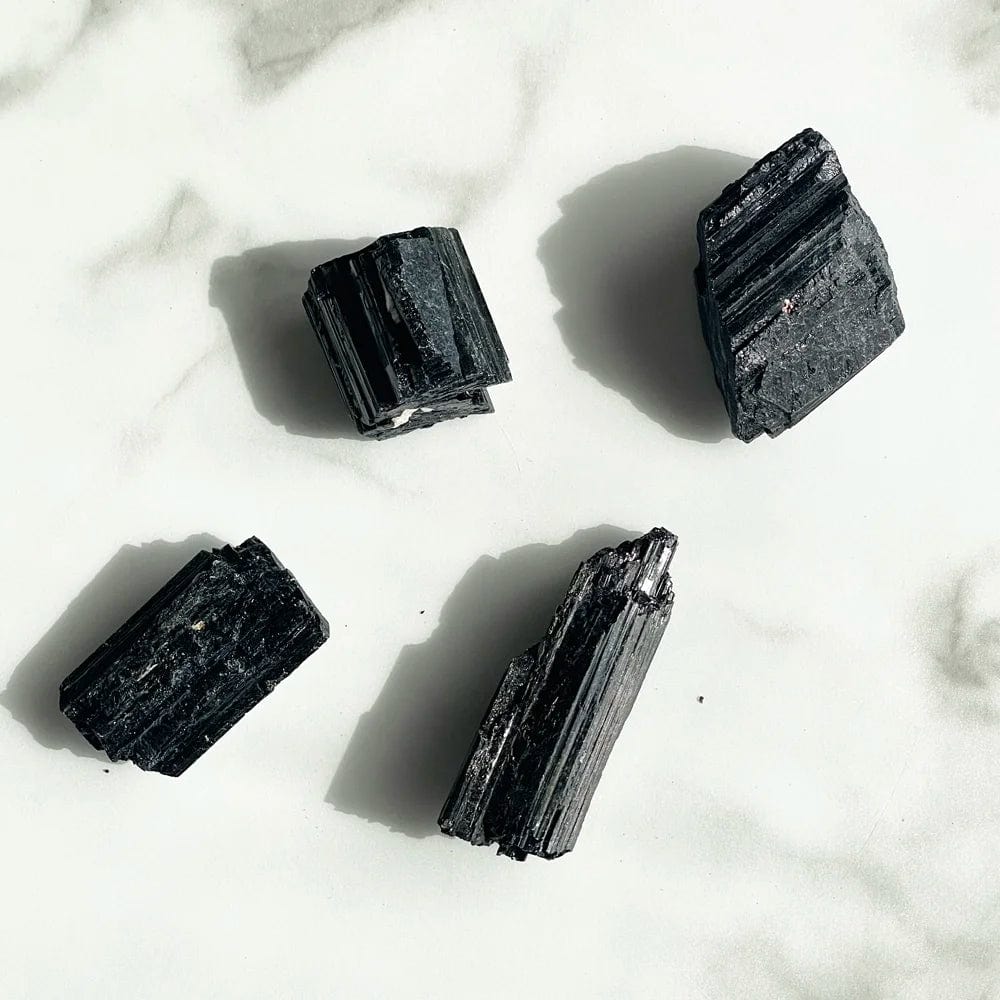 Pieza única de turmalina negra natural sin pulir